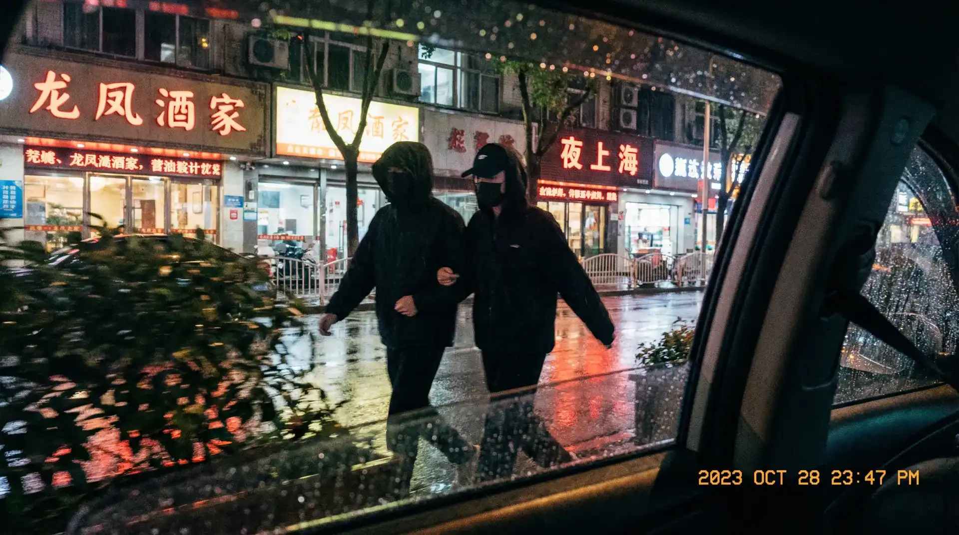《今日吃瓜》今日吃瓜最新更新_全网独家今日吃瓜大全 - 顶流明星深夜密会现场抓拍照片
